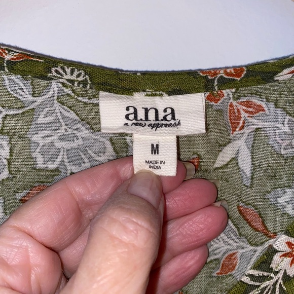 SALE-a.n.a Estie Floral Green V-Neck Blouse - Picture 2 of 11